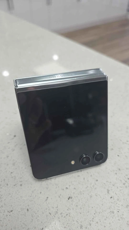 🔥 BIG DEAL ALERT 🔥 Samsung Galaxy Z Flip 5 ONLY $499 - photo 3