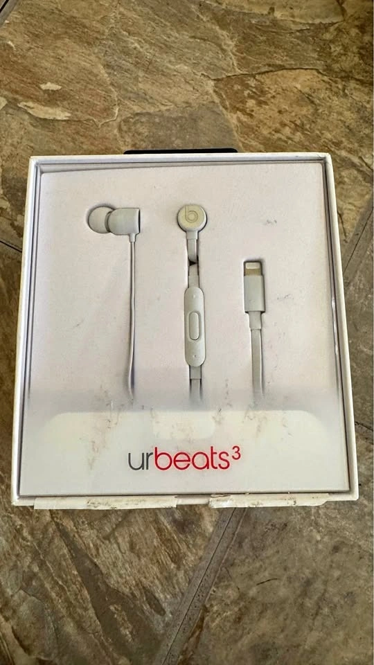 UrBeats3 Lightning Connector Earphones