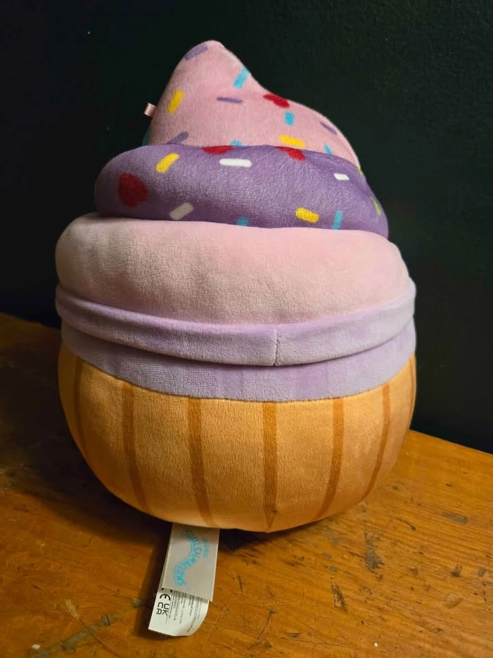 Squishmallows 8" Kimmie the Cupcake Valentine's Plush - photo 4