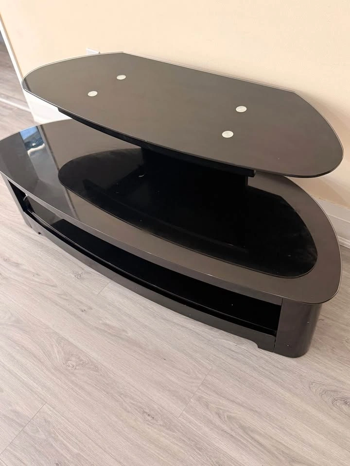 MOVING SALE – Modern TV Stand - photo 3