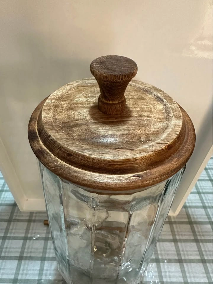 Glass beverage dispenser with wood lid n spigot - photo 2