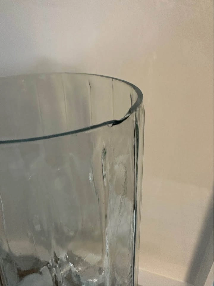 Glass beverage dispenser with wood lid n spigot - photo 3