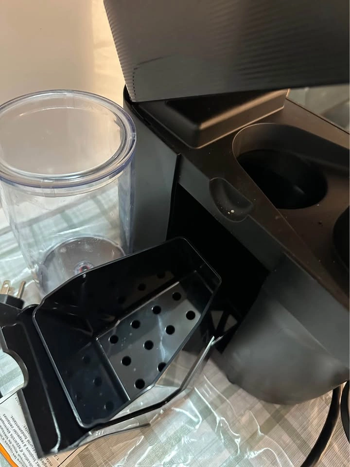Nespresso DeLonghi Coffee Machine - photo 4