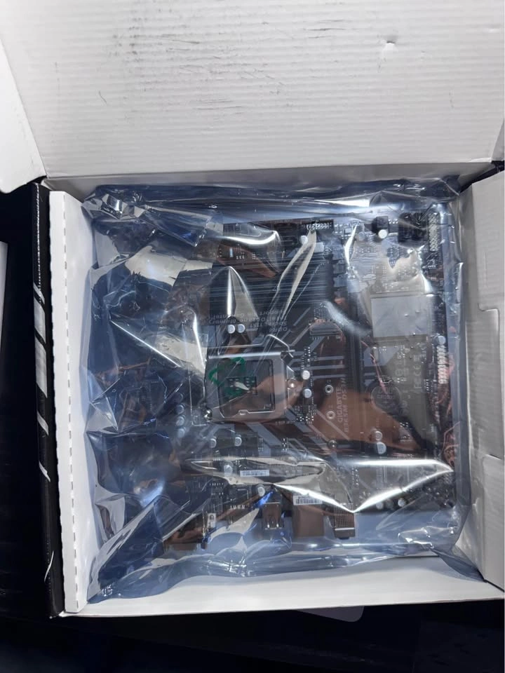 ASRock B450M Pro4 Motherboard - Brand New Sealed - photo 2
