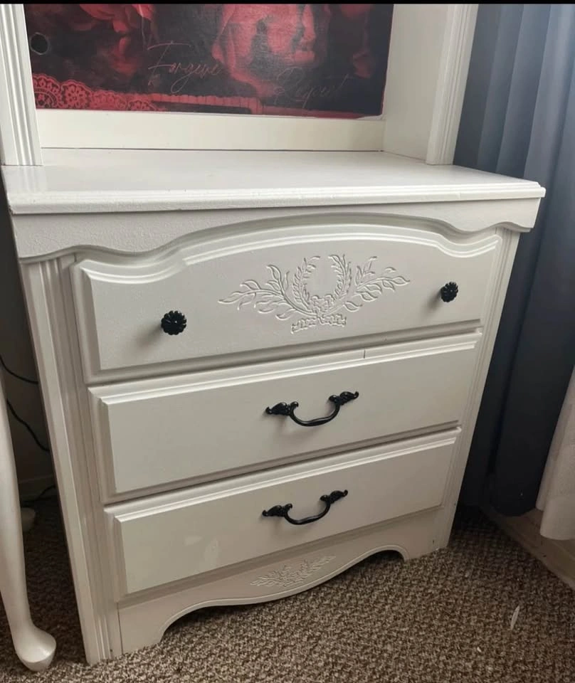White Hutch with Drawers - photo 2