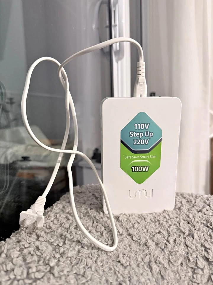 100W Step UP Voltage Converter for Euro & China Appliances