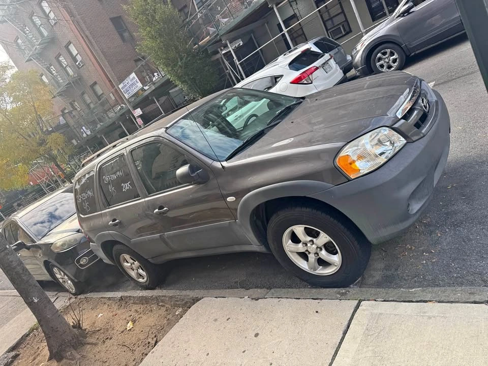2005 Mazda Tribute i Sport Utility 4D