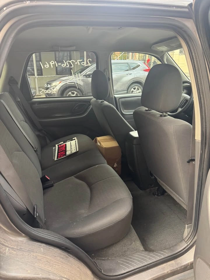 2005 Mazda Tribute i Sport Utility 4D - photo 3