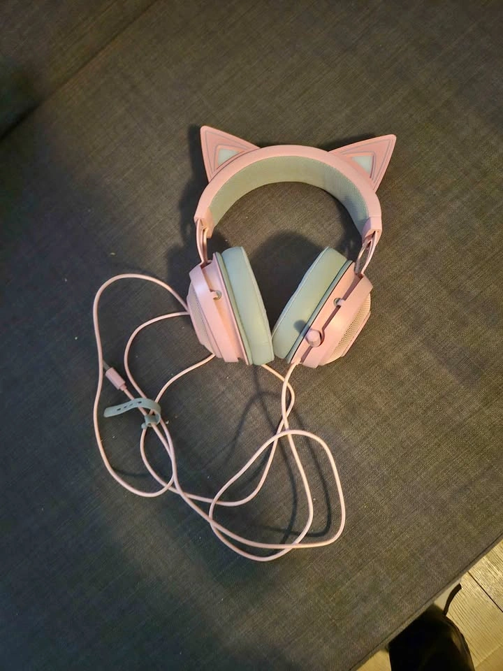RAZER pink cat ear gaming headphones with mic