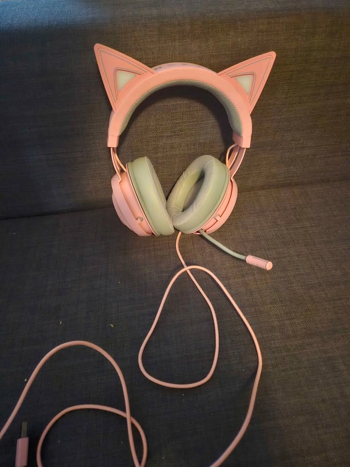 RAZER pink cat ear gaming headphones with mic - photo 3