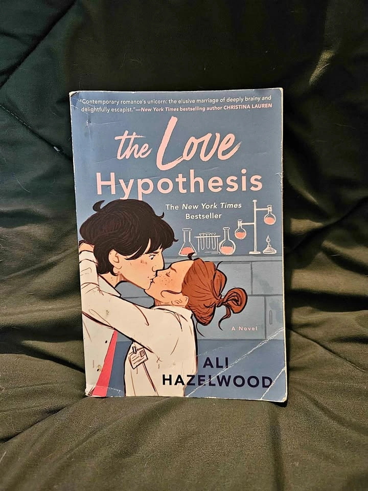 Love Hypothesis by Ali Hazelwood (Paperback)