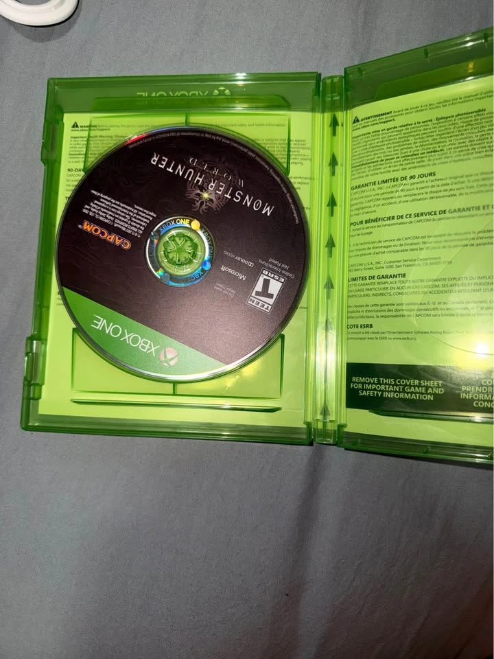 Monster Hunter World (Xbox one) - photo 2
