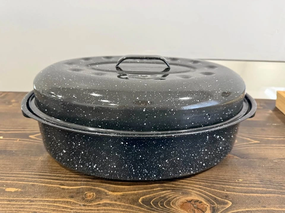 VERSAINSECT red Oval Roaster, 13 inches, Black