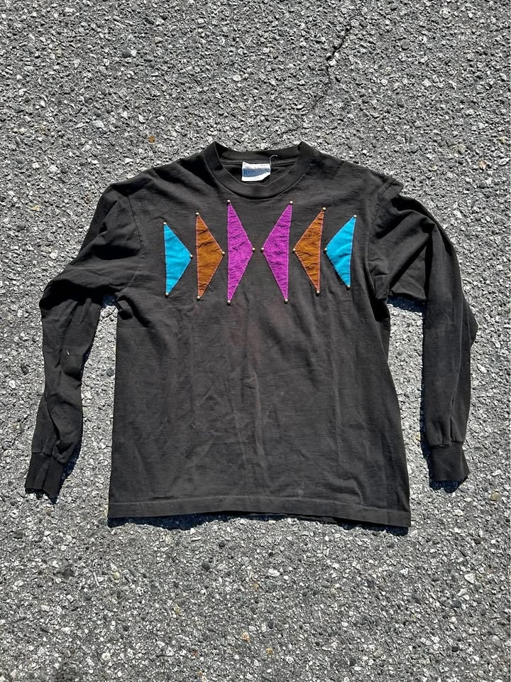 Vintage long sleeve with apliqués