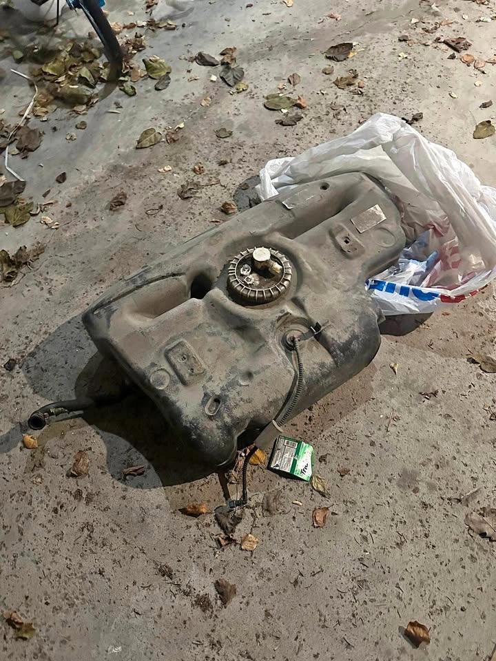 Toyota Matrix Fuel Tank w/ Pump & Lines (OEM)