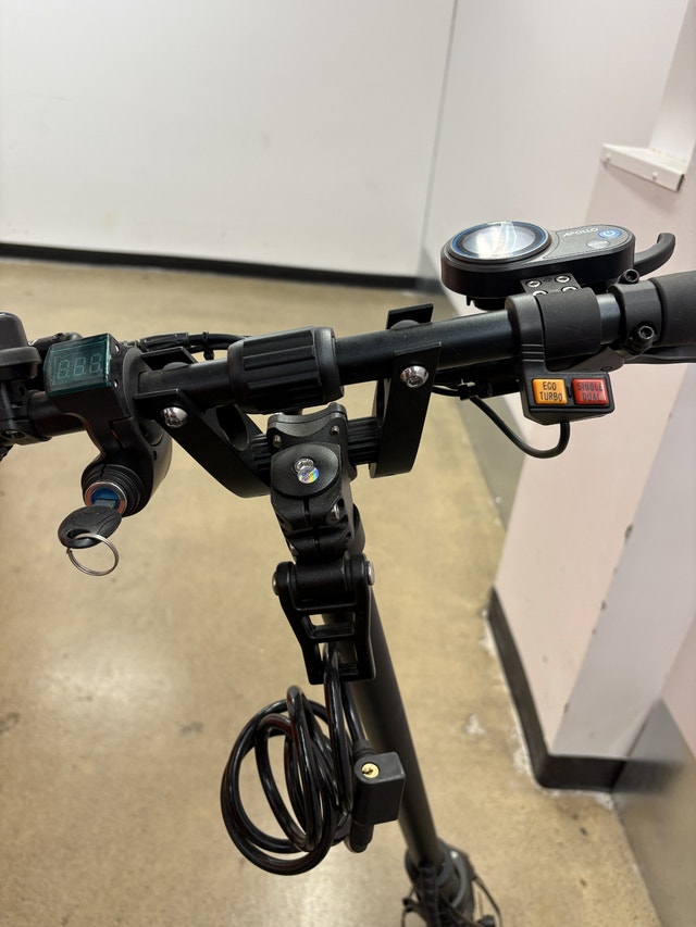 Apollo Ghost (2022) Electric Scooter + Free Winter Tires - photo 3