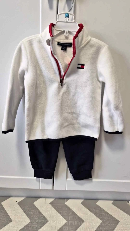 Baby outfit size 24M