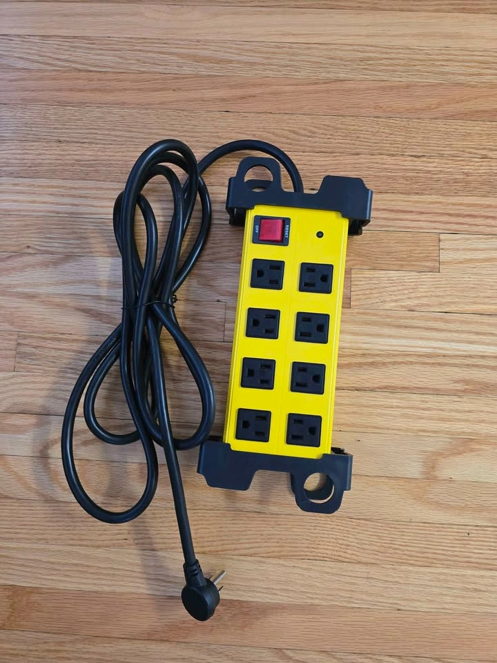 Heavy-Duty 8-Outlet Metal Power Strip / Surge Protector (15A/187 - photo 2