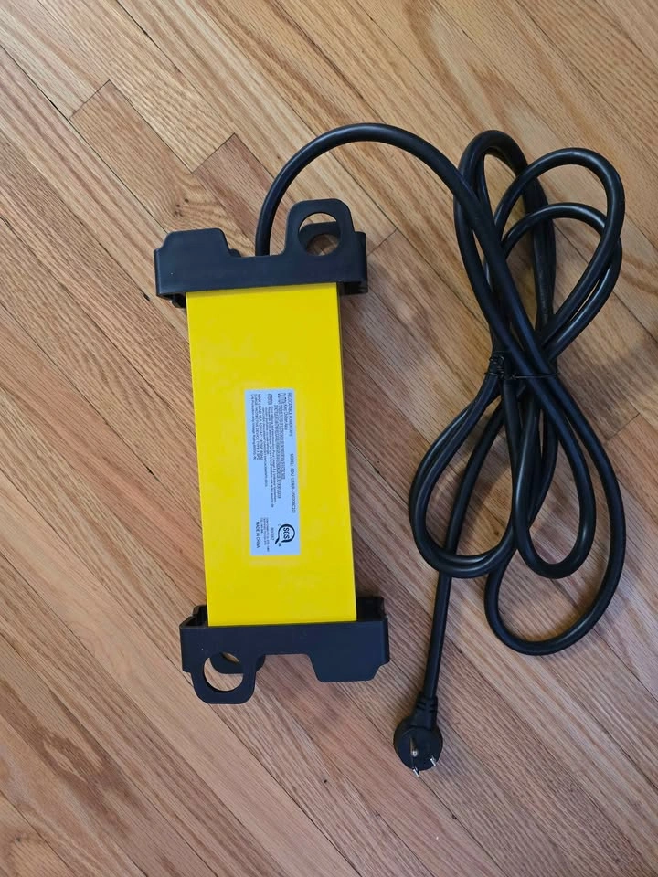 Heavy-Duty 8-Outlet Metal Power Strip / Surge Protector (15A/187 - photo 3