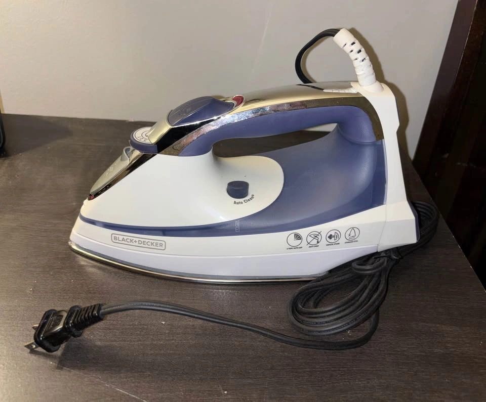 Black+Decker Steam Iron - photo 2