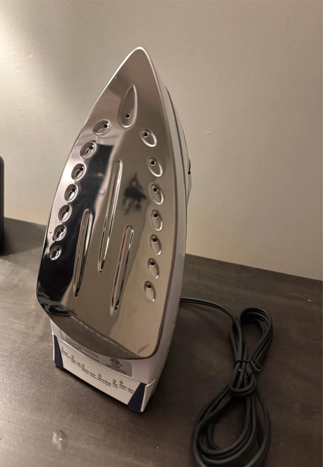 Black+Decker Steam Iron - photo 3