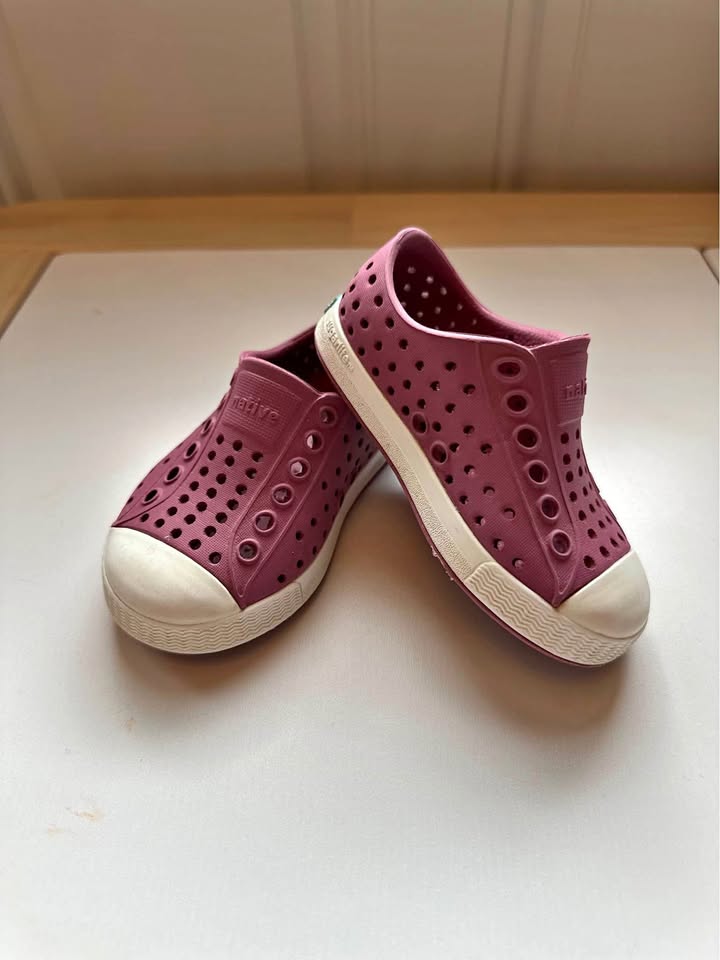 Native Brand Shoes Size 4C (baby/toddler)