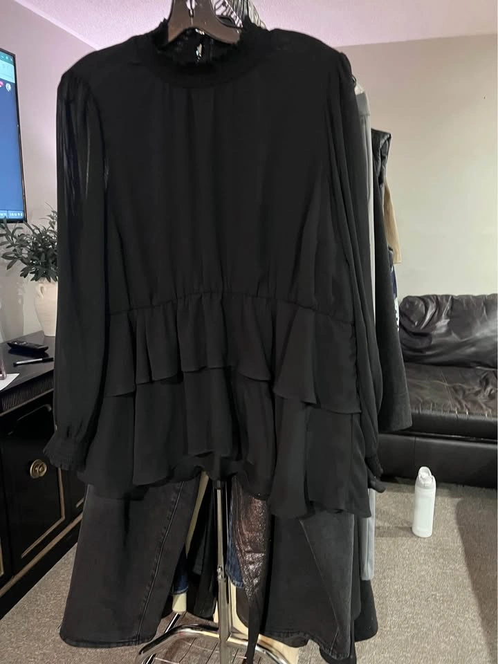 Woman’s blouses various sizes - photo 4