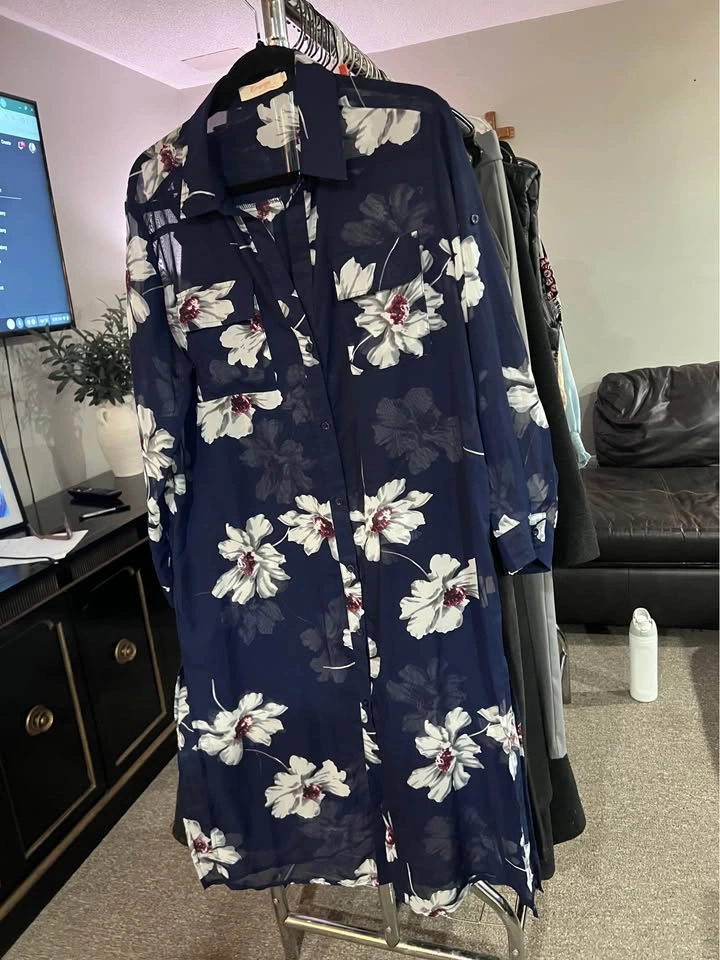 Woman’s blouses various sizes - photo 5