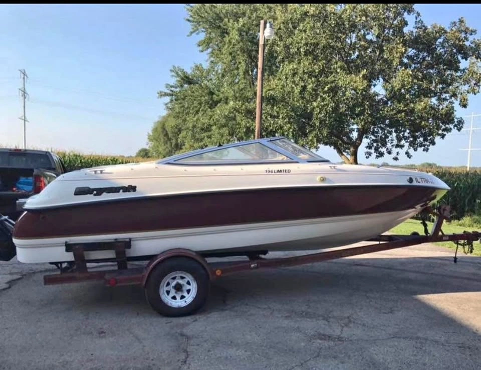 1999 Bryant 19.5' V Hull Ski Boat