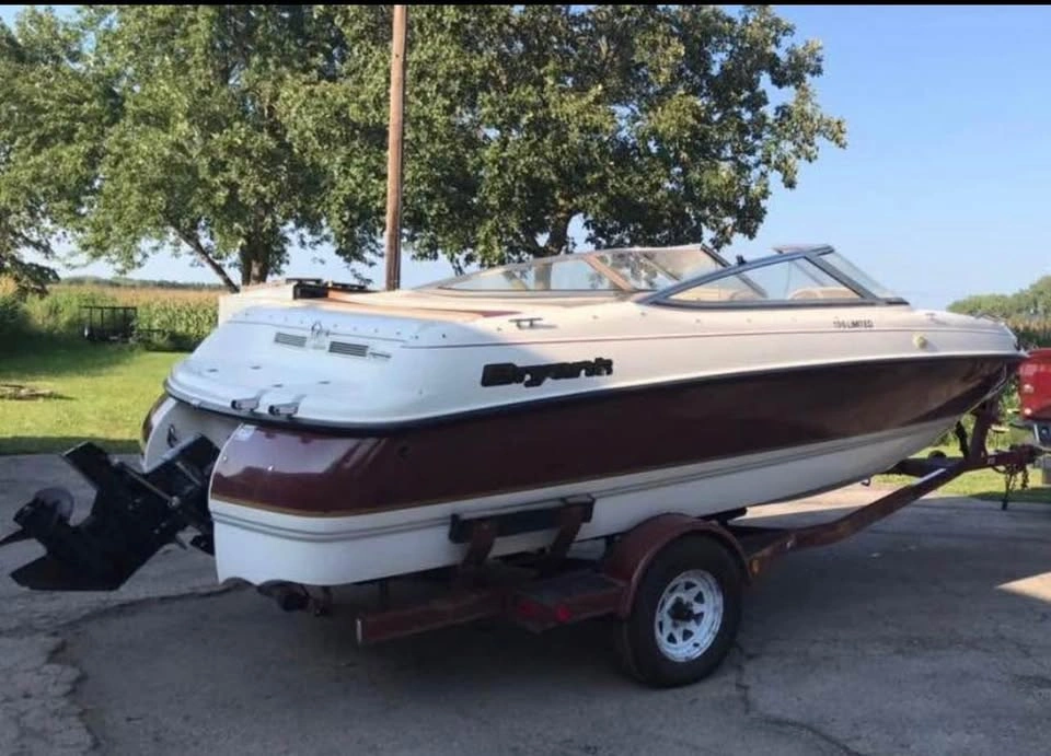 1999 Bryant 19.5' V Hull Ski Boat - photo 2