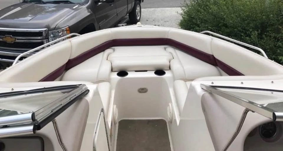1999 Bryant 19.5' V Hull Ski Boat - photo 5