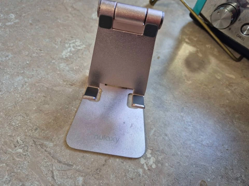 Stand for phones - photo 2
