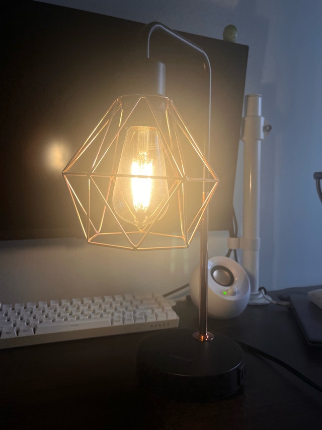 Nightside lamp w/charging port - photo 2