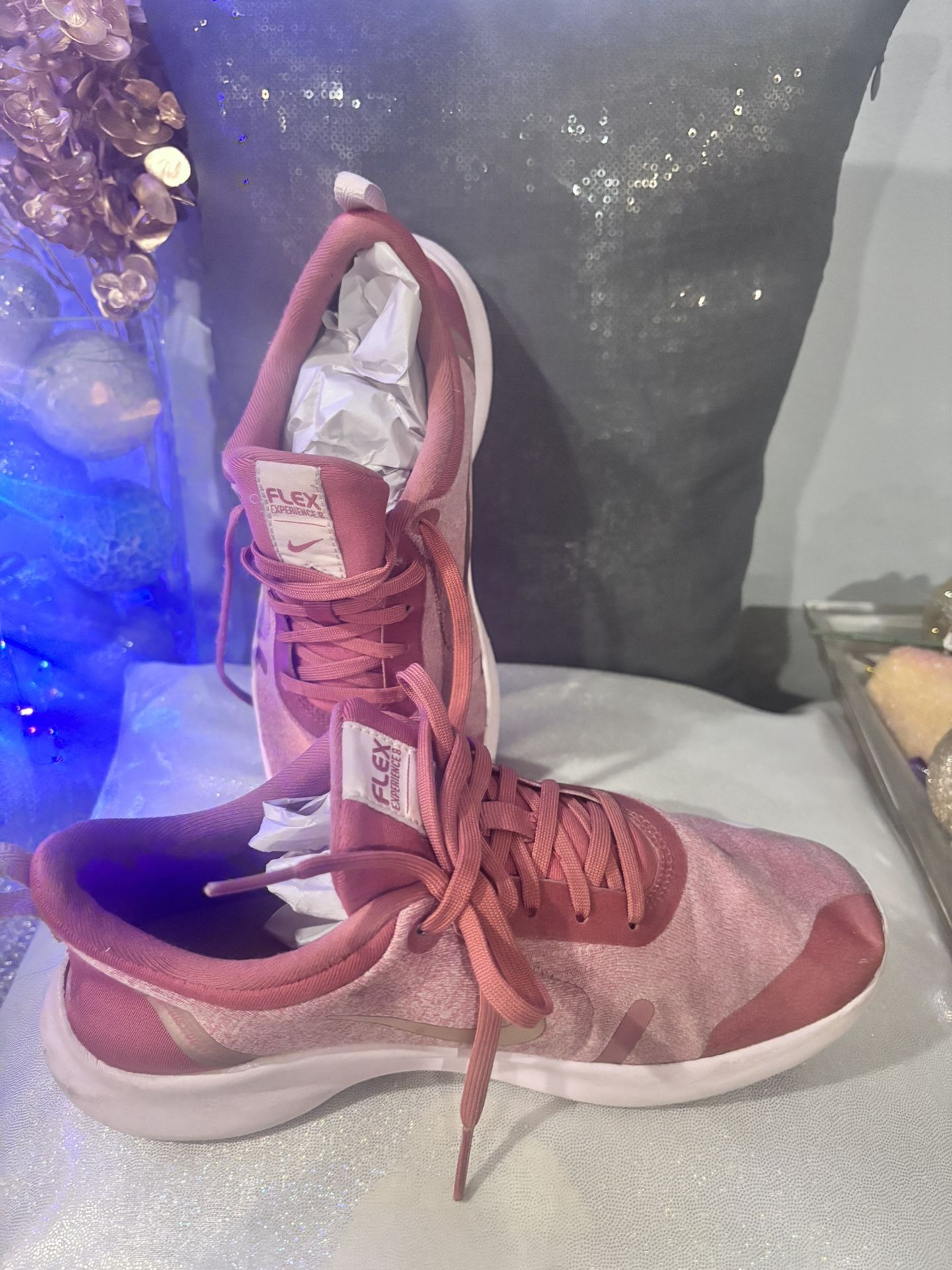 Nike Flex Women’s Sneakers – Size 6