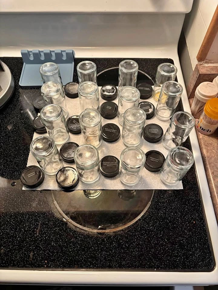Cuisinart Rotating Spice Rack with 16 Jars