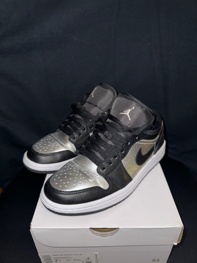 Jordan 1 Low SE Women Black Metallic Silver Size 7.5