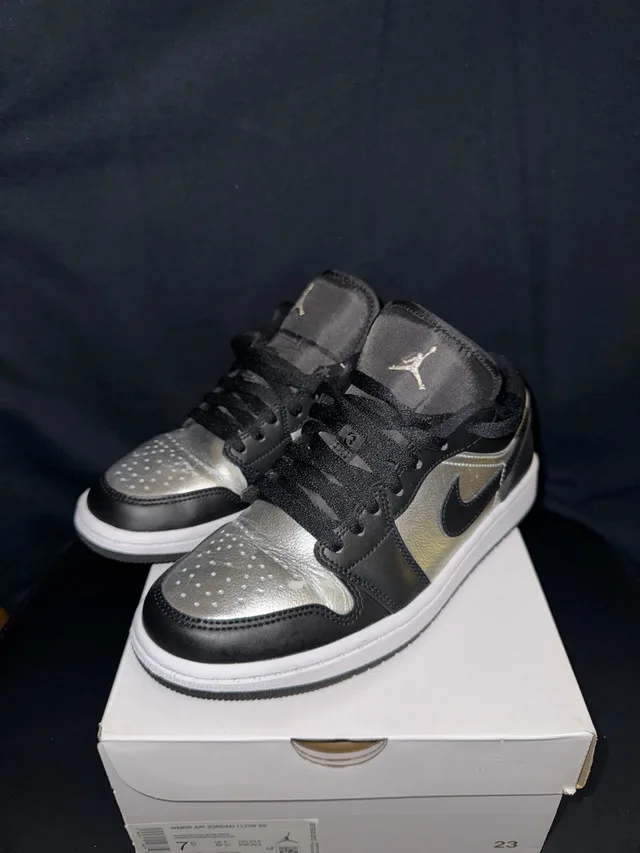 Jordan 1 Low SE Women Black Metallic Silver Size 7.5 thumbnail