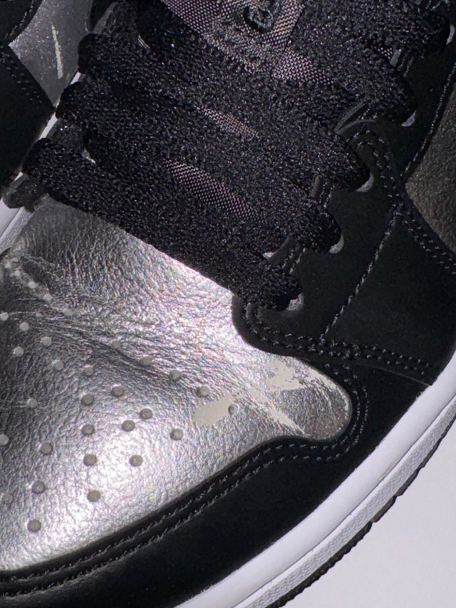Jordan 1 Low SE Women Black Metallic Silver Size 7.5 - photo 2