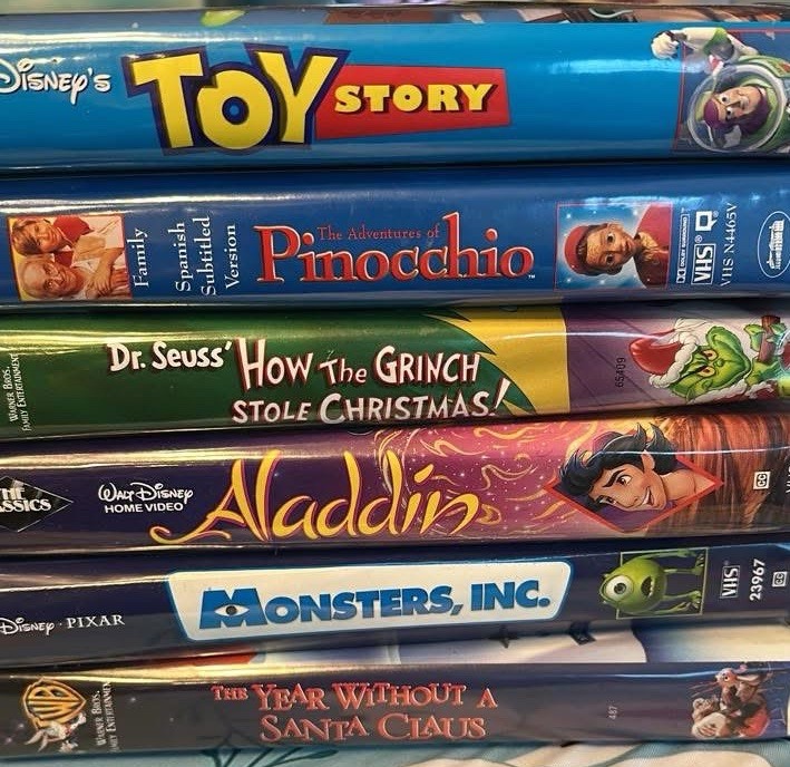 Disney VHS Lot: Toy Story, Pinocchio, Grinch, Aladdin, Monsters