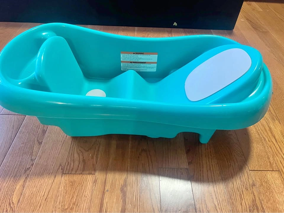 The First Years Sure Comfort Deluxe Baby Bathtub