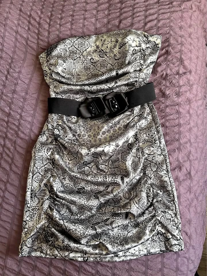 Women’s Le Chateau Dress - Size Medium