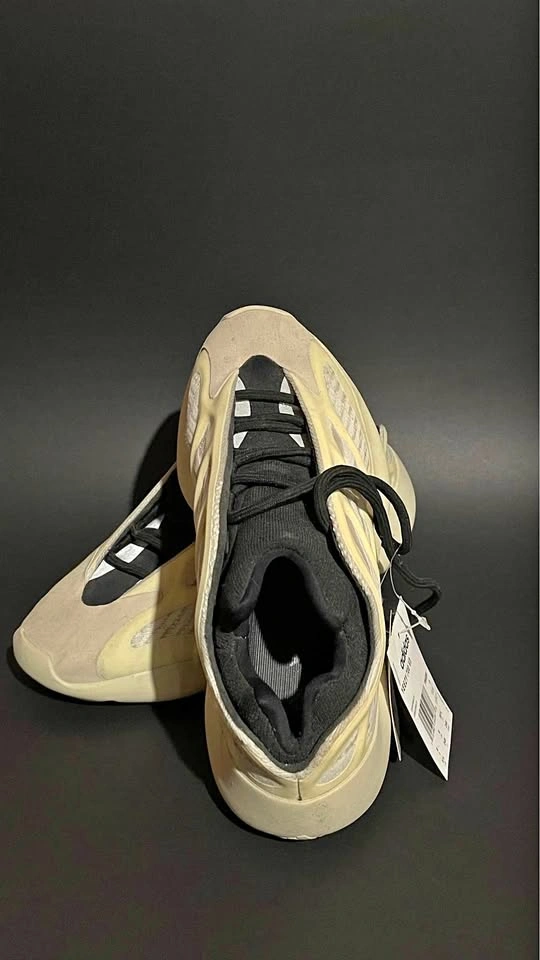 Adidas Yeezy 700 V3 Azael - Size 6.5 US