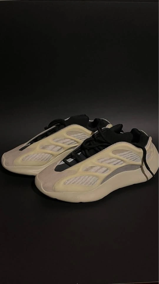 Adidas Yeezy 700 V3 Azael - Size 6.5 US - photo 2