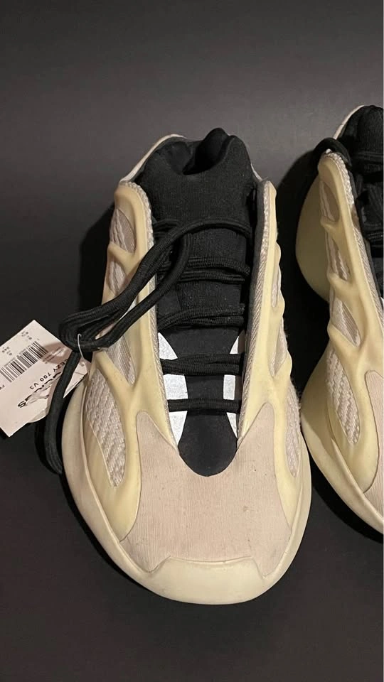 Adidas Yeezy 700 V3 Azael - Size 6.5 US - photo 4