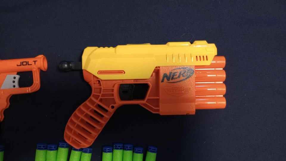 2 Nerf Blasters + Darts - photo 2