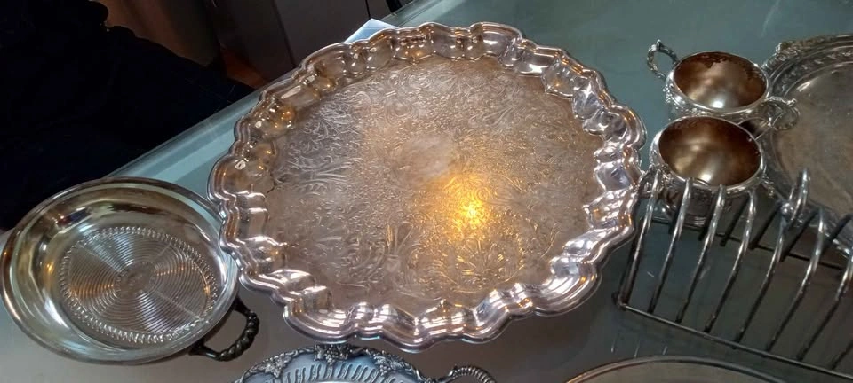 Moving Sale: Antique & Vintage Silver Plated Serving Lot - photo 3