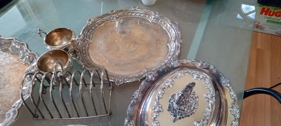 Moving Sale: Antique & Vintage Silver Plated Serving Lot - photo 4