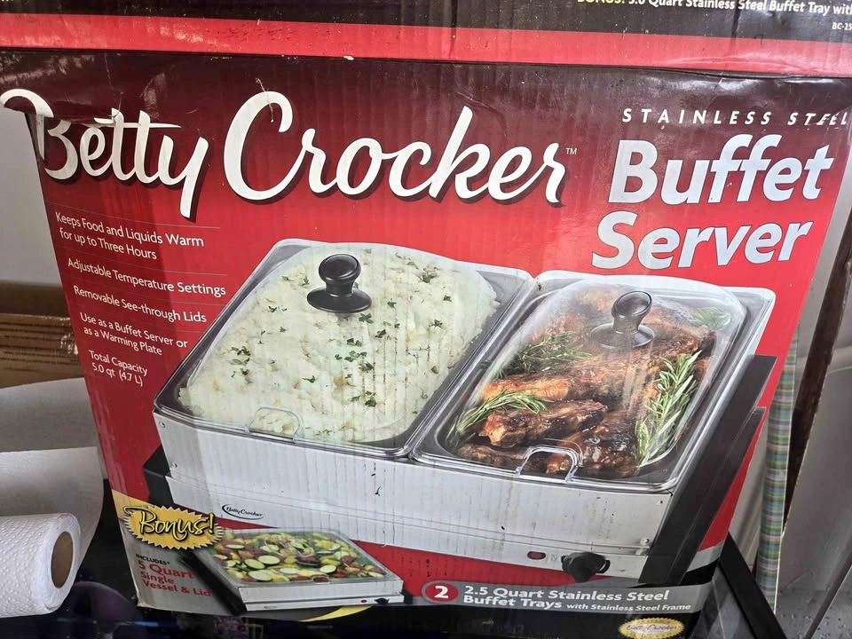 Betty Crocker Buffet Servers