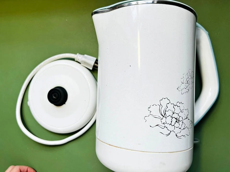 White electric kettle w floral design