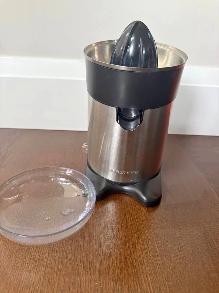 Toastess Citrus Juicer with lid
